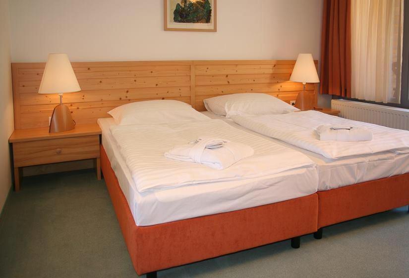Hotel Bergkristall Wildalpen Bagian luar foto